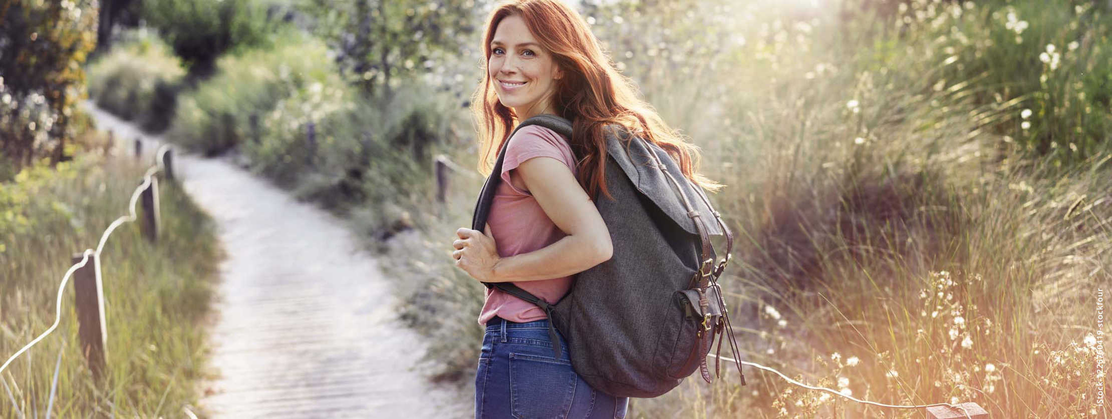 Frau mit Rucksack Frau mit Rucksack